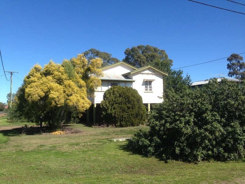 8 Bagot Street, Dalby QLD 4405