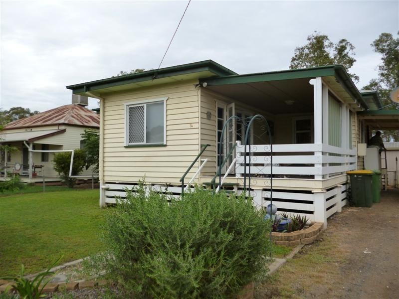 8a Loam Street, Dalby QLD 4405