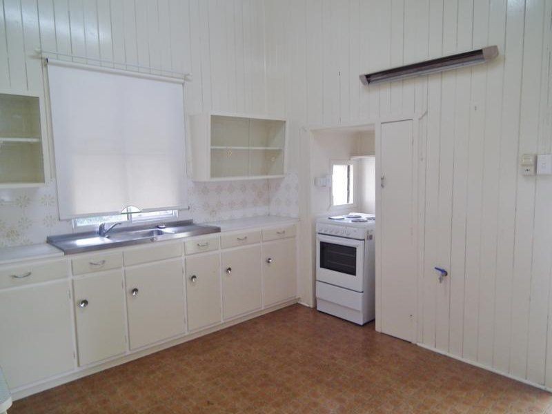 9 Besley Street, Dalby QLD 4405