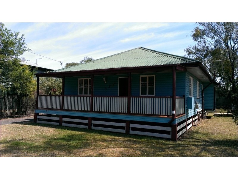 90 Orpen Street, Dalby QLD 4405