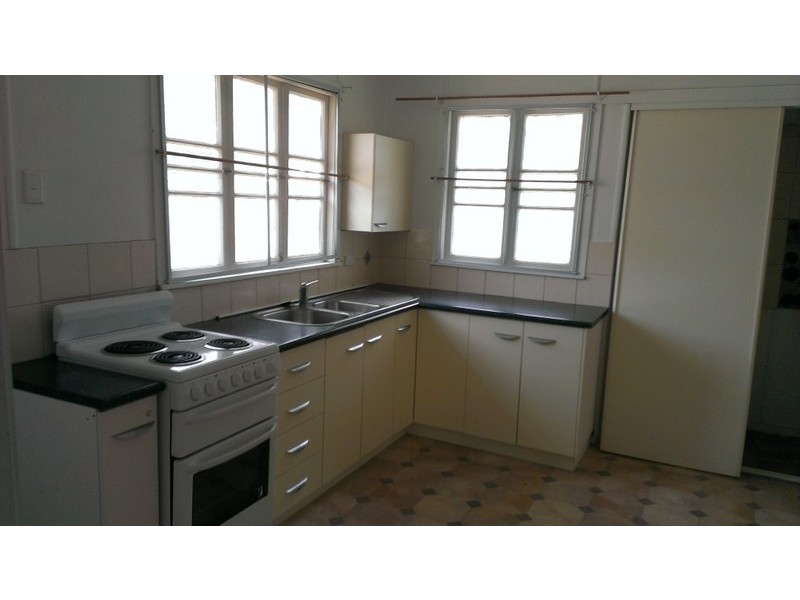 90 Orpen Street, Dalby QLD 4405