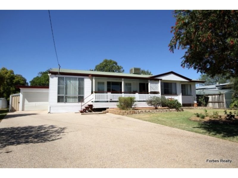 7 Hall Street, Dalby QLD 4405