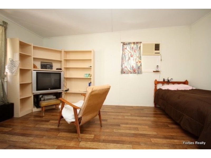 7 Hall Street, Dalby QLD 4405