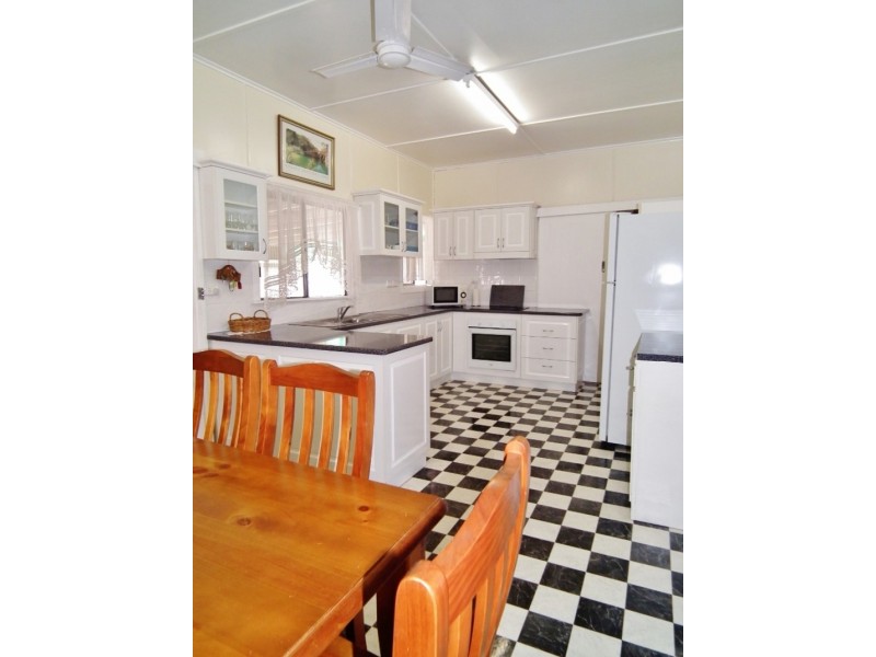 14 Moreton Street, Dalby QLD 4405