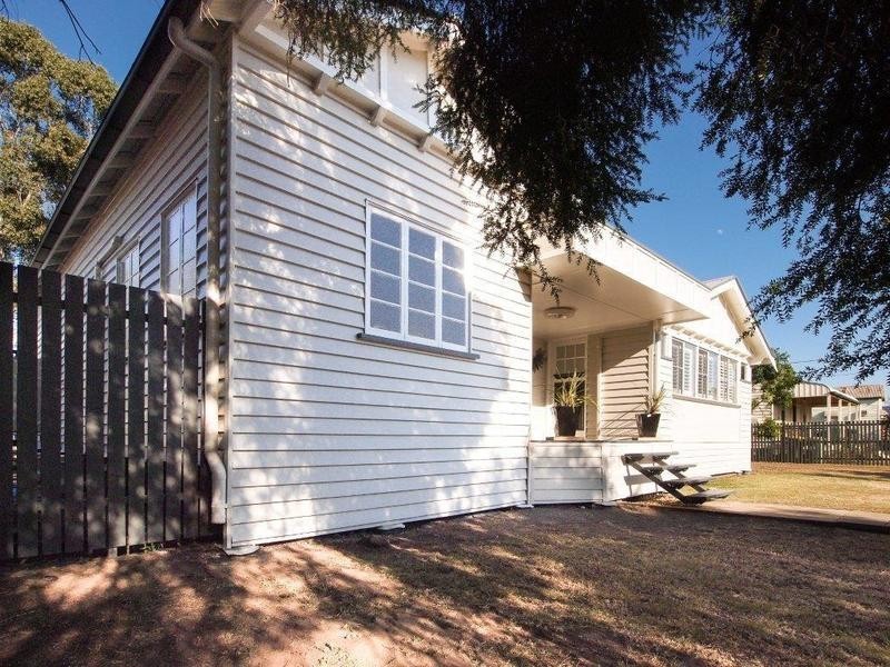 16 Horace Street, Dalby QLD 4405