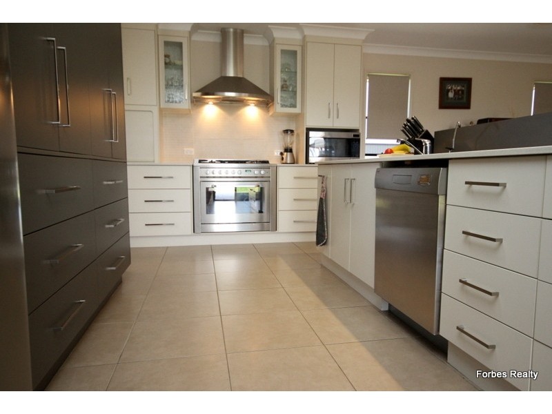 12 Southern Cross Drive, Dalby QLD 4405