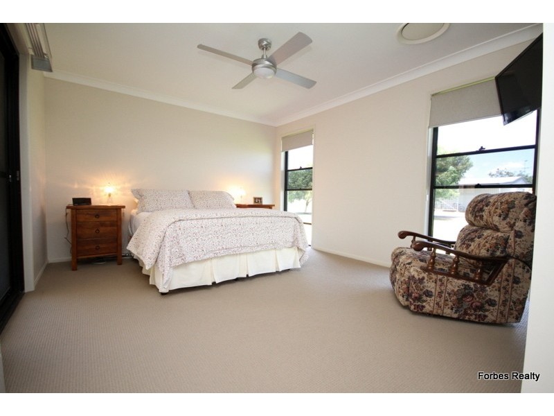 12 Southern Cross Drive, Dalby QLD 4405