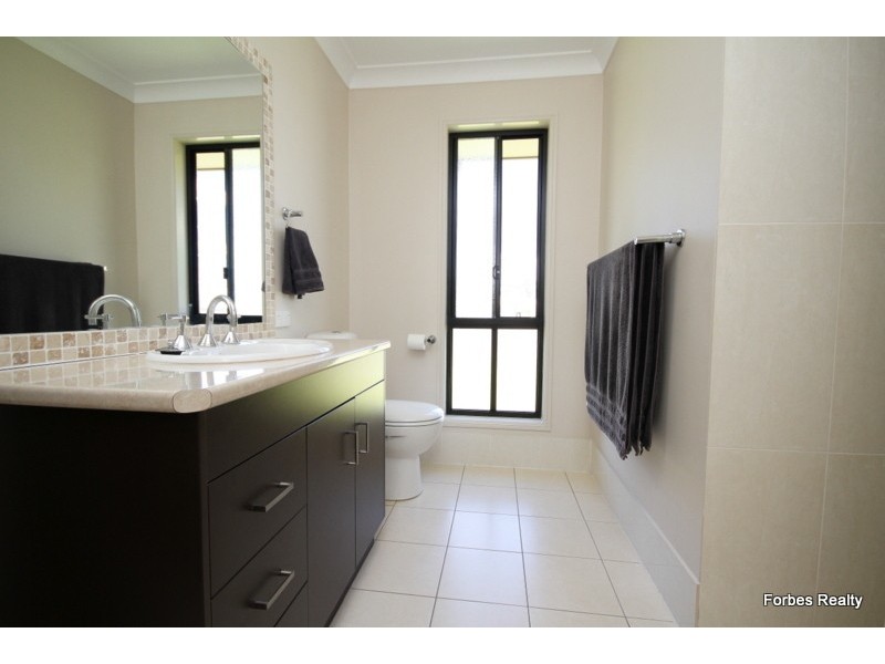 12 Southern Cross Drive, Dalby QLD 4405