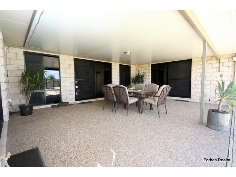 12 Southern Cross Drive, Dalby QLD 4405