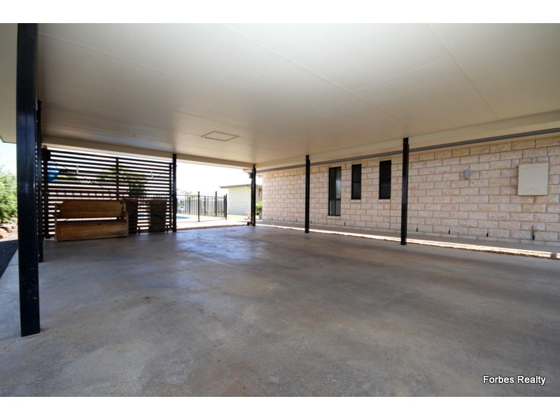 12 Southern Cross Drive, Dalby QLD 4405