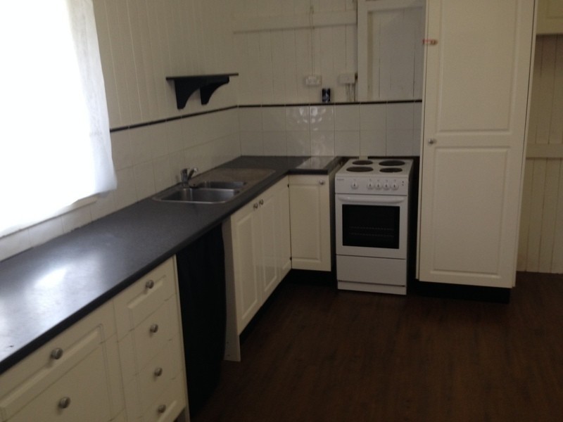 4 Knowles Street, Dalby QLD 4405