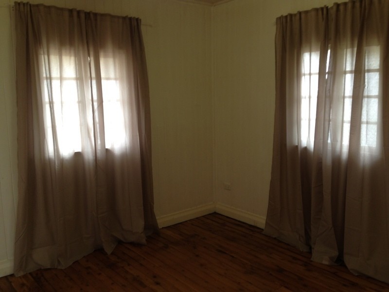 4 Knowles Street, Dalby QLD 4405