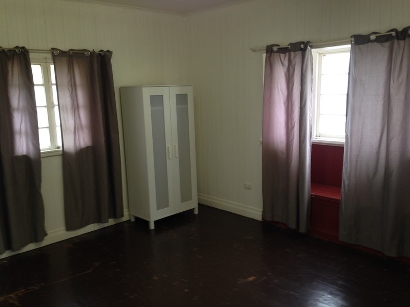 4 Knowles Street, Dalby QLD 4405