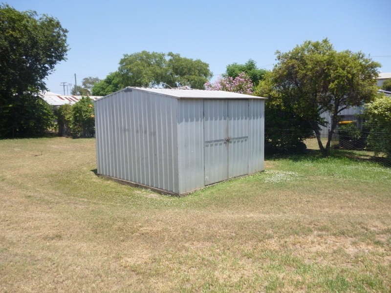 4 Knowles Street, Dalby QLD 4405