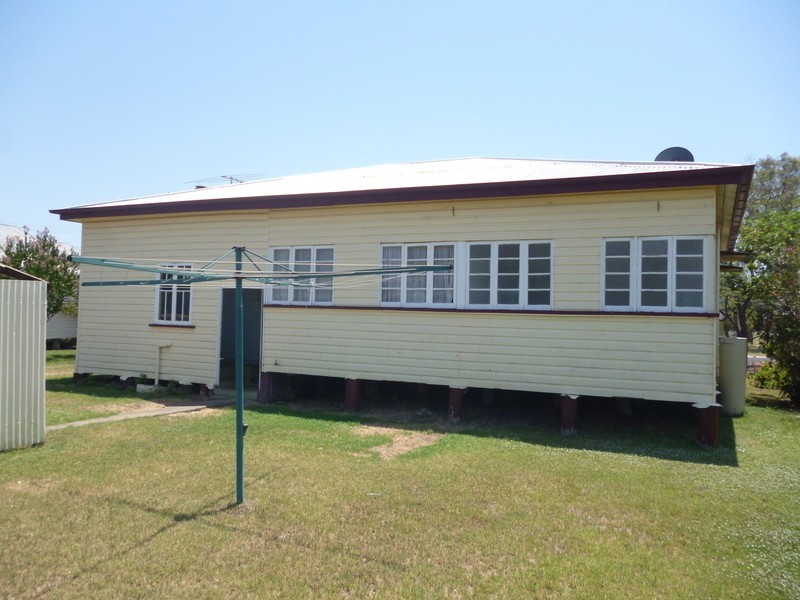 4 Knowles Street, Dalby QLD 4405