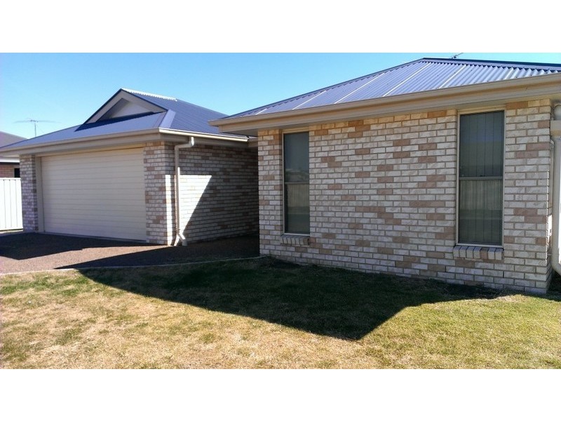 6 Barry Place, Dalby QLD 4405