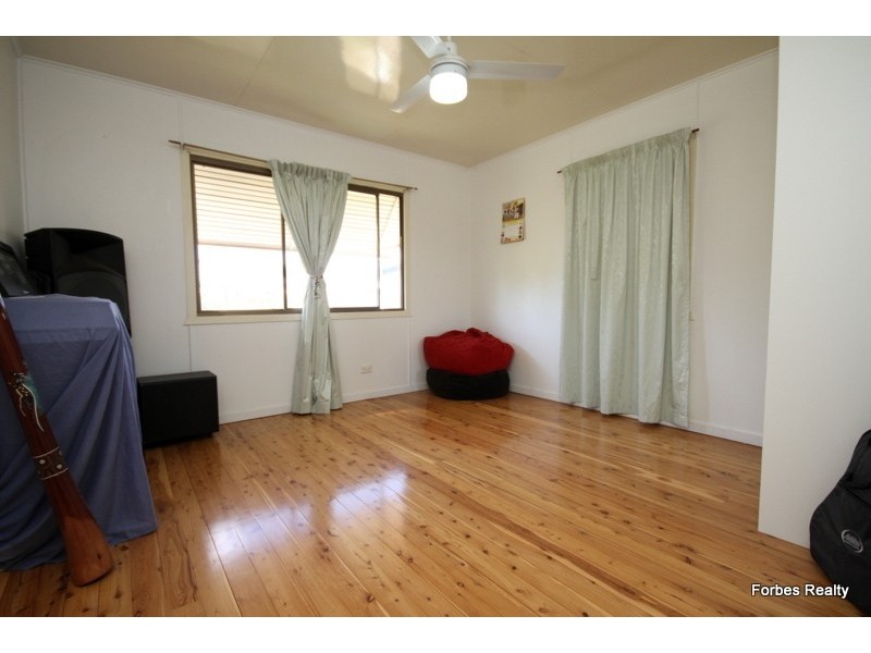 22 Ayrton Street, Dalby QLD 4405