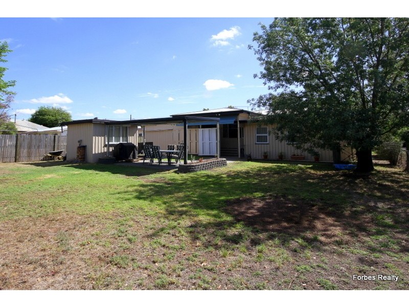 22 Ayrton Street, Dalby QLD 4405