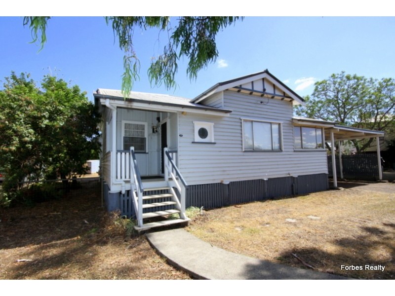 32 Skelton Street, Dalby QLD 4405