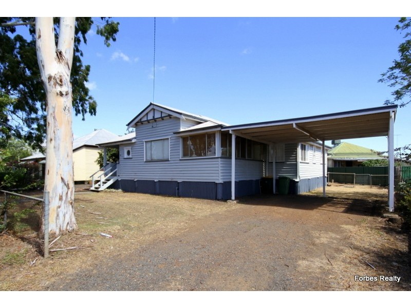 32 Skelton Street, Dalby QLD 4405