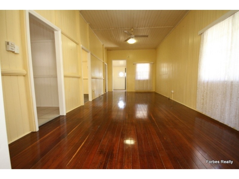 32 Skelton Street, Dalby QLD 4405