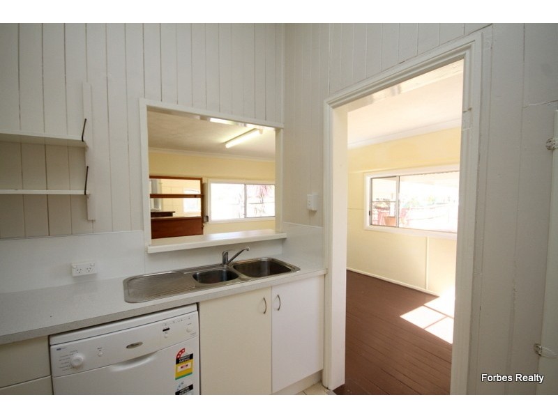 32 Skelton Street, Dalby QLD 4405