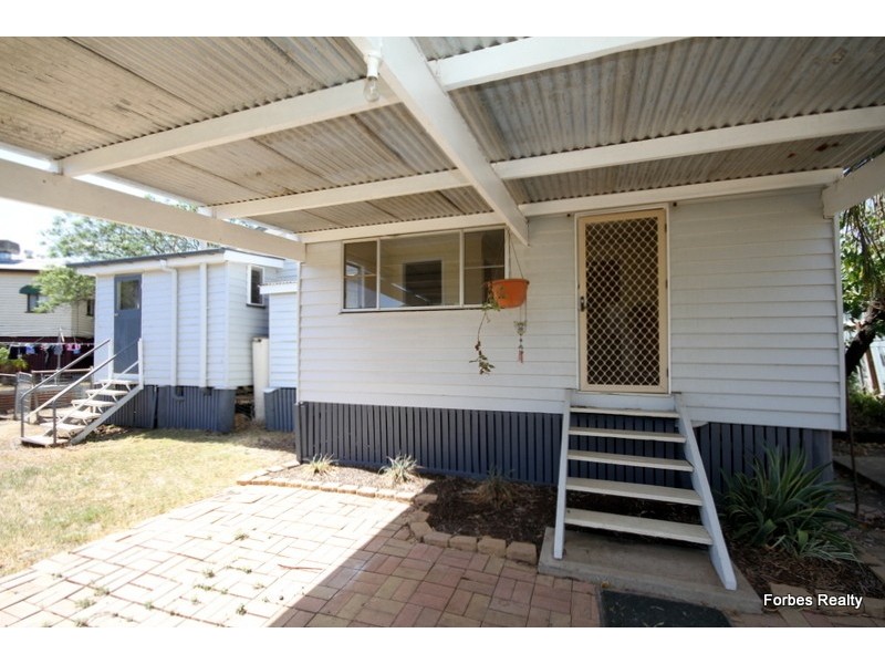 32 Skelton Street, Dalby QLD 4405