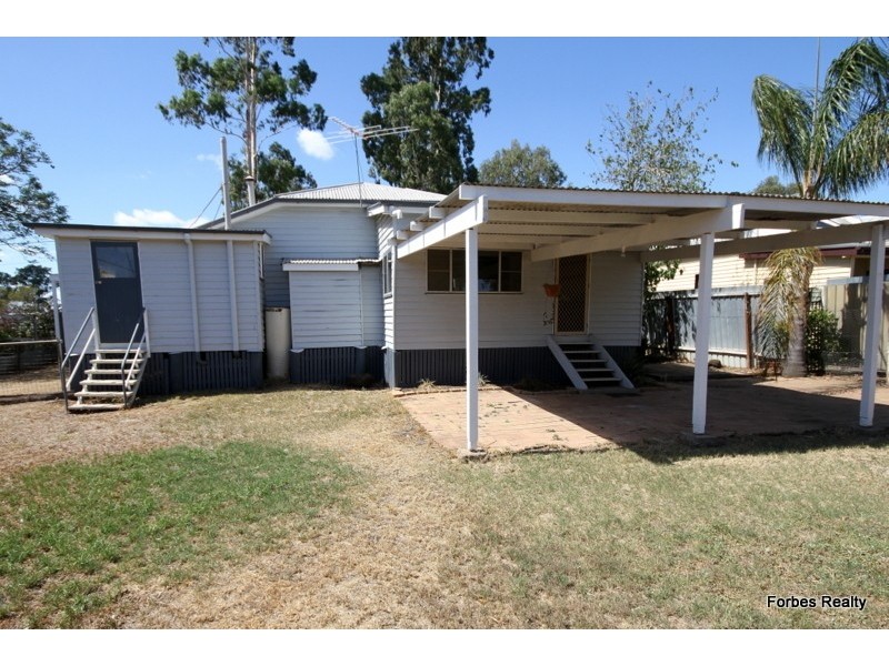 32 Skelton Street, Dalby QLD 4405