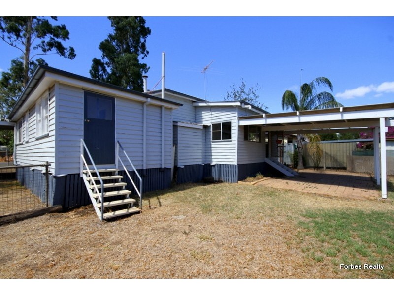 32 Skelton Street, Dalby QLD 4405