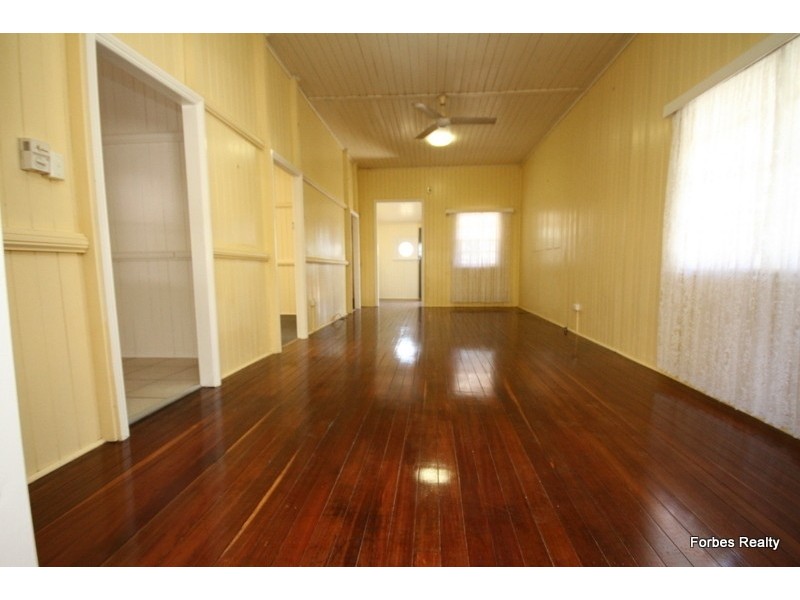 32 Skelton Street, Dalby QLD 4405