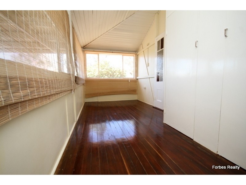 32 Skelton Street, Dalby QLD 4405