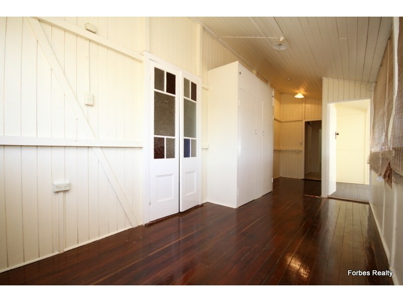 32 Skelton Street, Dalby QLD 4405