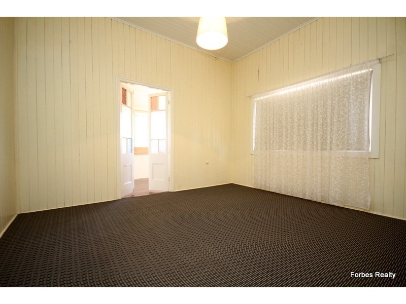 32 Skelton Street, Dalby QLD 4405