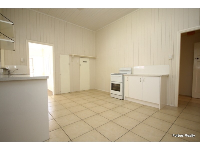 32 Skelton Street, Dalby QLD 4405
