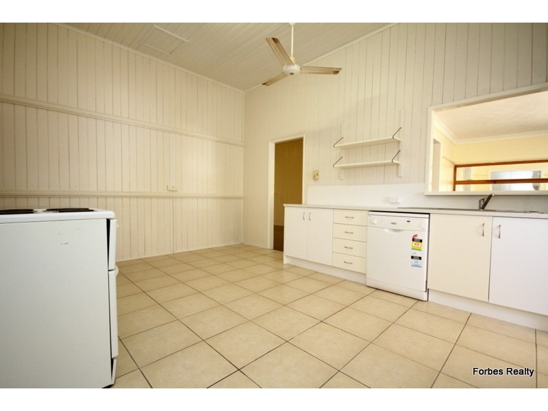 32 Skelton Street, Dalby QLD 4405