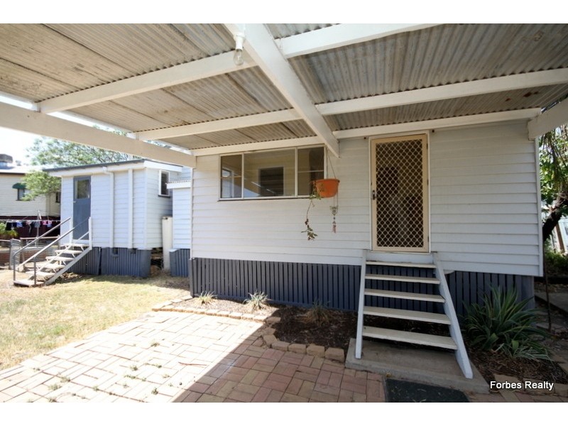 32 Skelton Street, Dalby QLD 4405