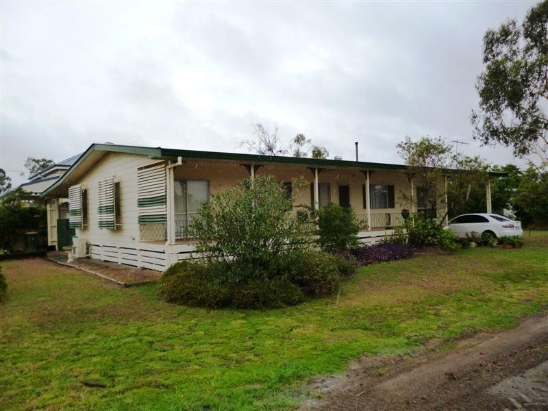 11 Curtis Street, Dalby QLD 4405