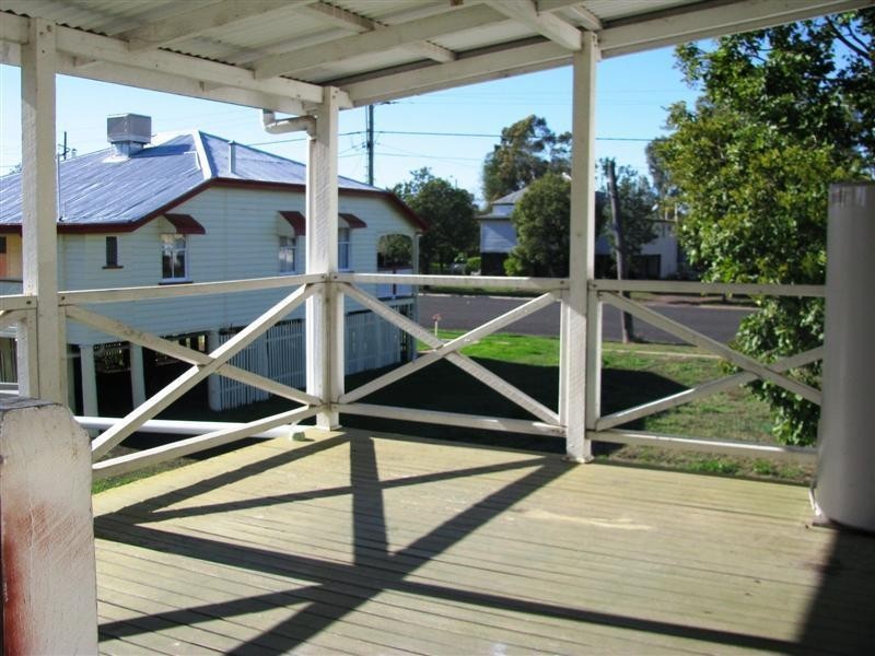 3 Scarlet Street, Dalby QLD 4405