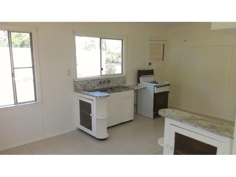 12 Moy Street, Dalby QLD 4405