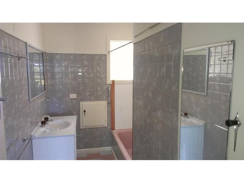 2 Knox Street, Dalby QLD 4405