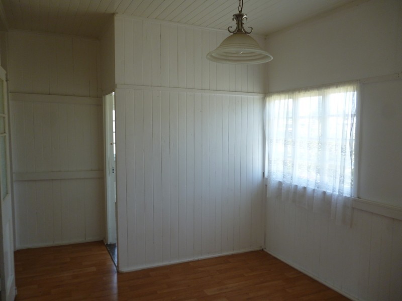 4 Knowles Street, Dalby QLD 4405