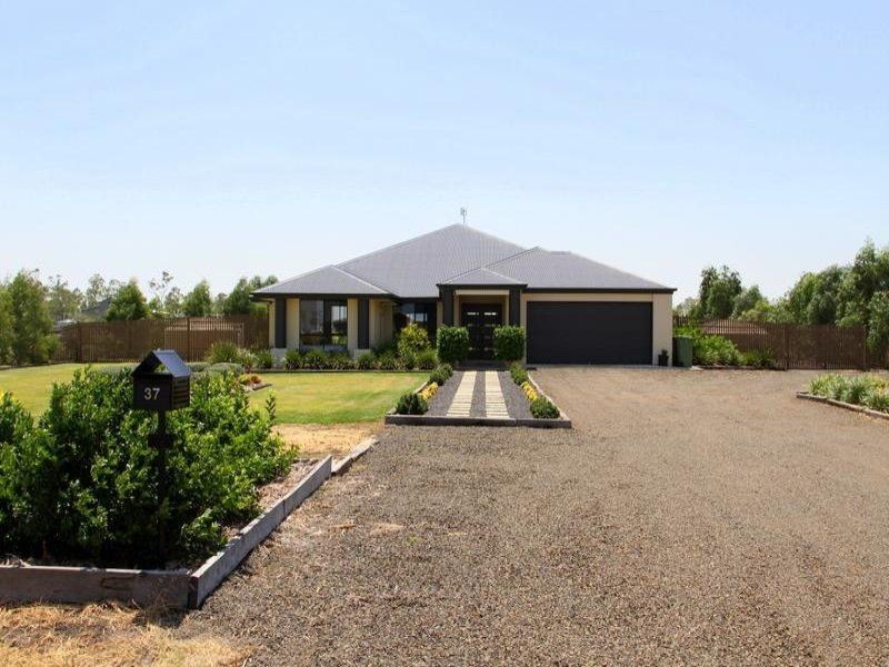 37 Southern Cross Drive, Dalby QLD 4405