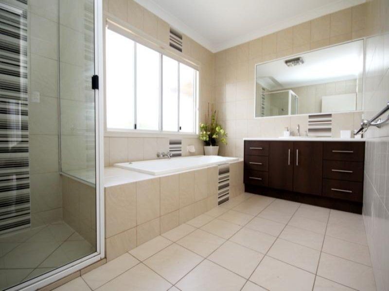 11 Henderson Street, Dalby QLD 4405