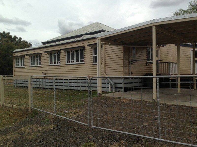 11 Williams St, Dalby QLD 4405