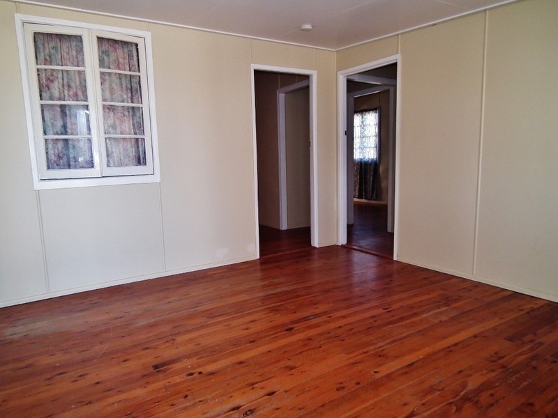 9 Nicholson Street, Dalby QLD 4405