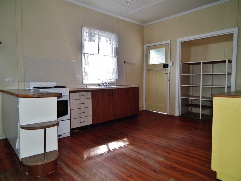 9 Nicholson Street, Dalby QLD 4405