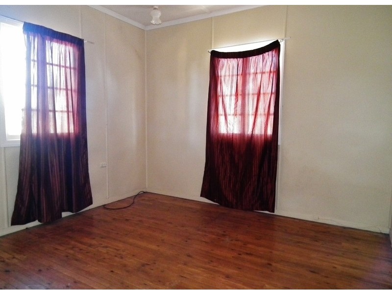 9 Nicholson Street, Dalby QLD 4405