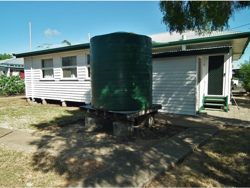 9 Nicholson Street, Dalby QLD 4405