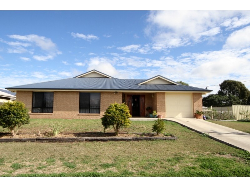 21 Sullivan Crescent, Dalby QLD 4405