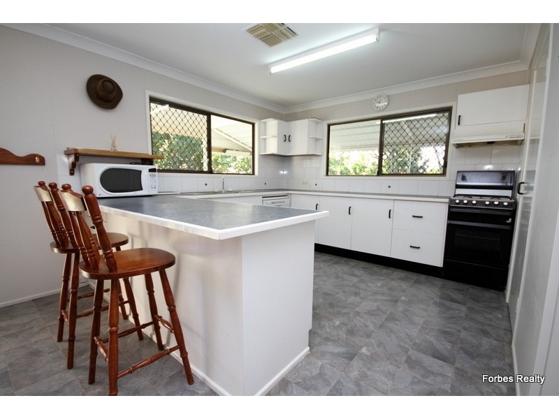 27 College Crescent, Dalby QLD 4405